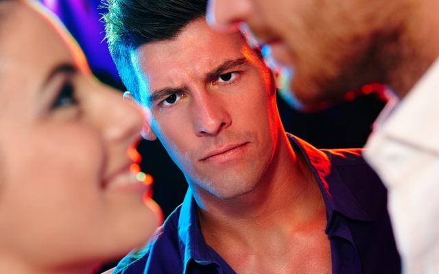 5_signs_your_girlfriend_is_cheating_on_you